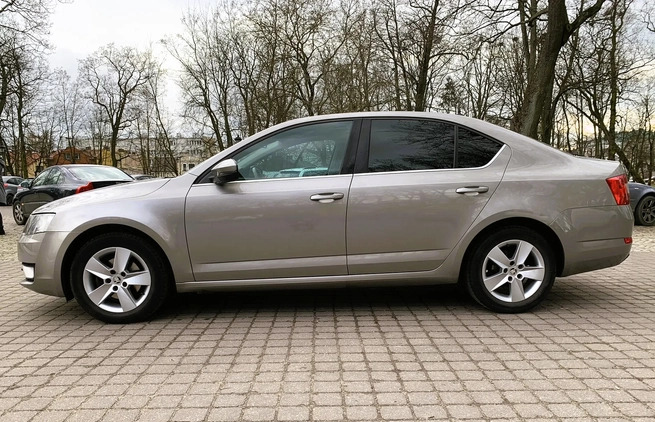 Skoda Octavia cena 29600 przebieg: 209000, rok produkcji 2013 z Strzyżów małe 407